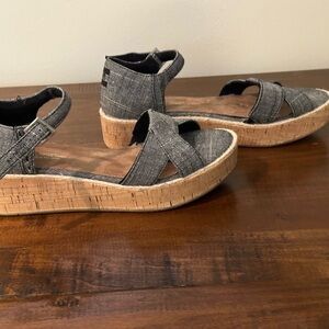 Tom’s sandals. Chambray fabric. 8m